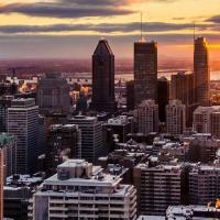 Lever de soleil sur la ville de Montréal