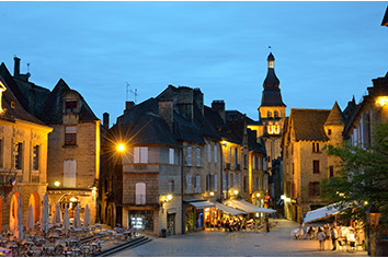 Bergerac Ville Medievale Sarlat la Caneda au coucher du soleil