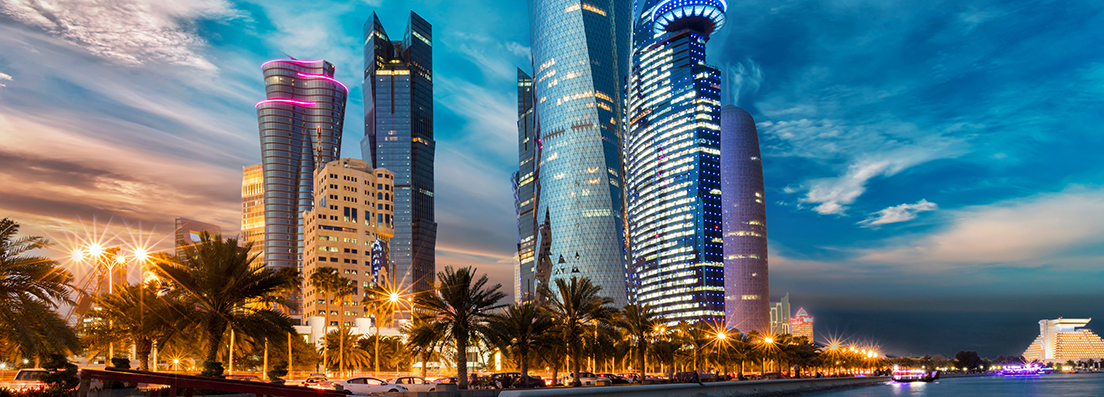 Vue skyline Doha soleil couchant