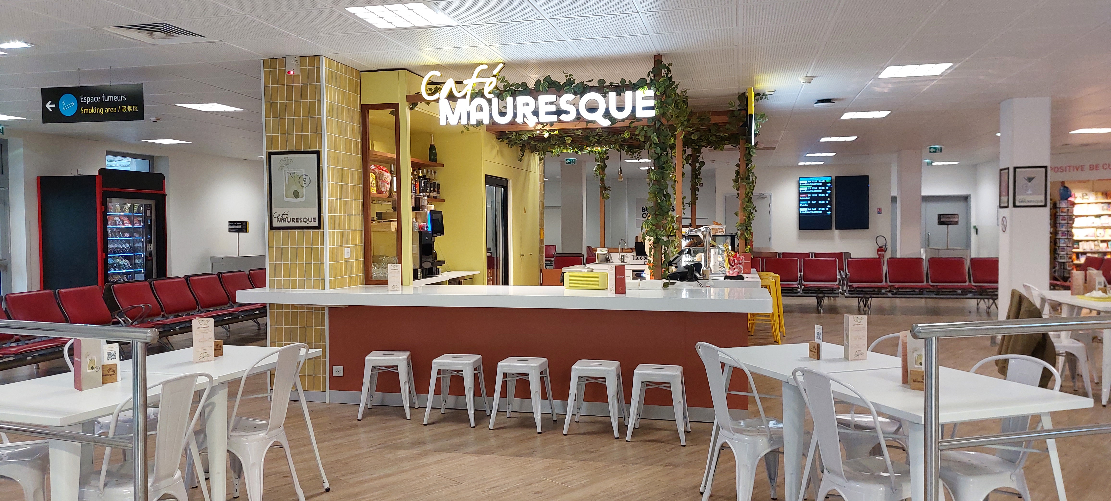 Café Mauresque situé en salle d'embarquement B du terminal 1