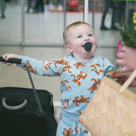 Famille enfant valise